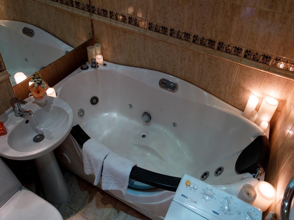 Studio De Luxe With Jacuzzi Sumy Exterior foto